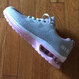 NWT Pink and cute Fashion Sneaker Size 7